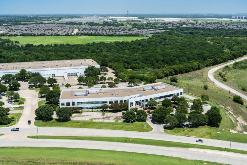 Alliance Commerce Center – 2301 Eagle Pkwy, Fort Worth, TX 76117